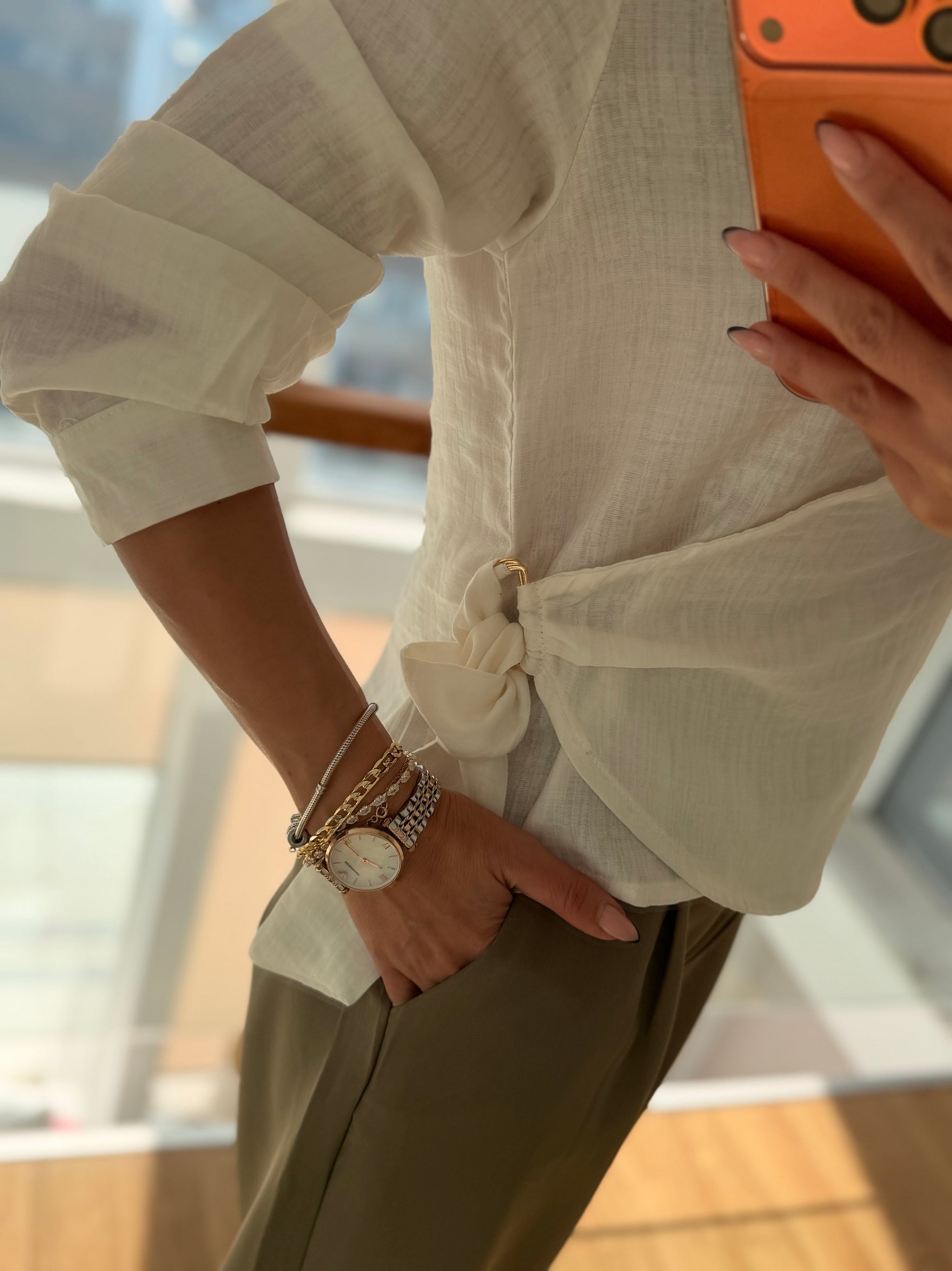 Kruvaze Yaka Beyaz Yandan Bağlamalı Gömlek