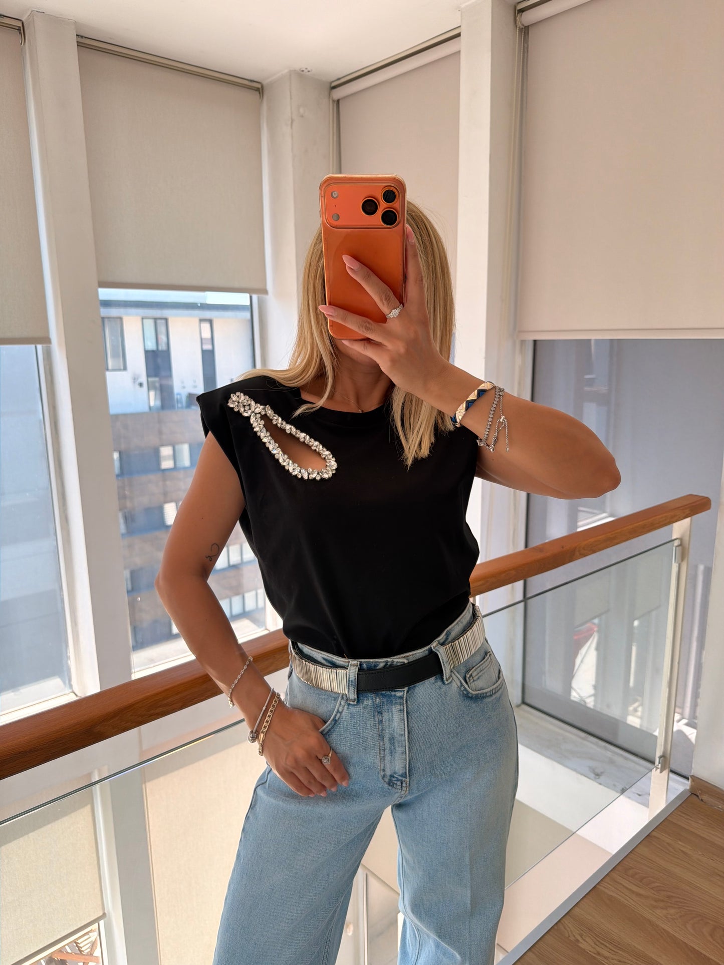 Taş Dekolte Detaylı Siyah Bluz&Tshirt
