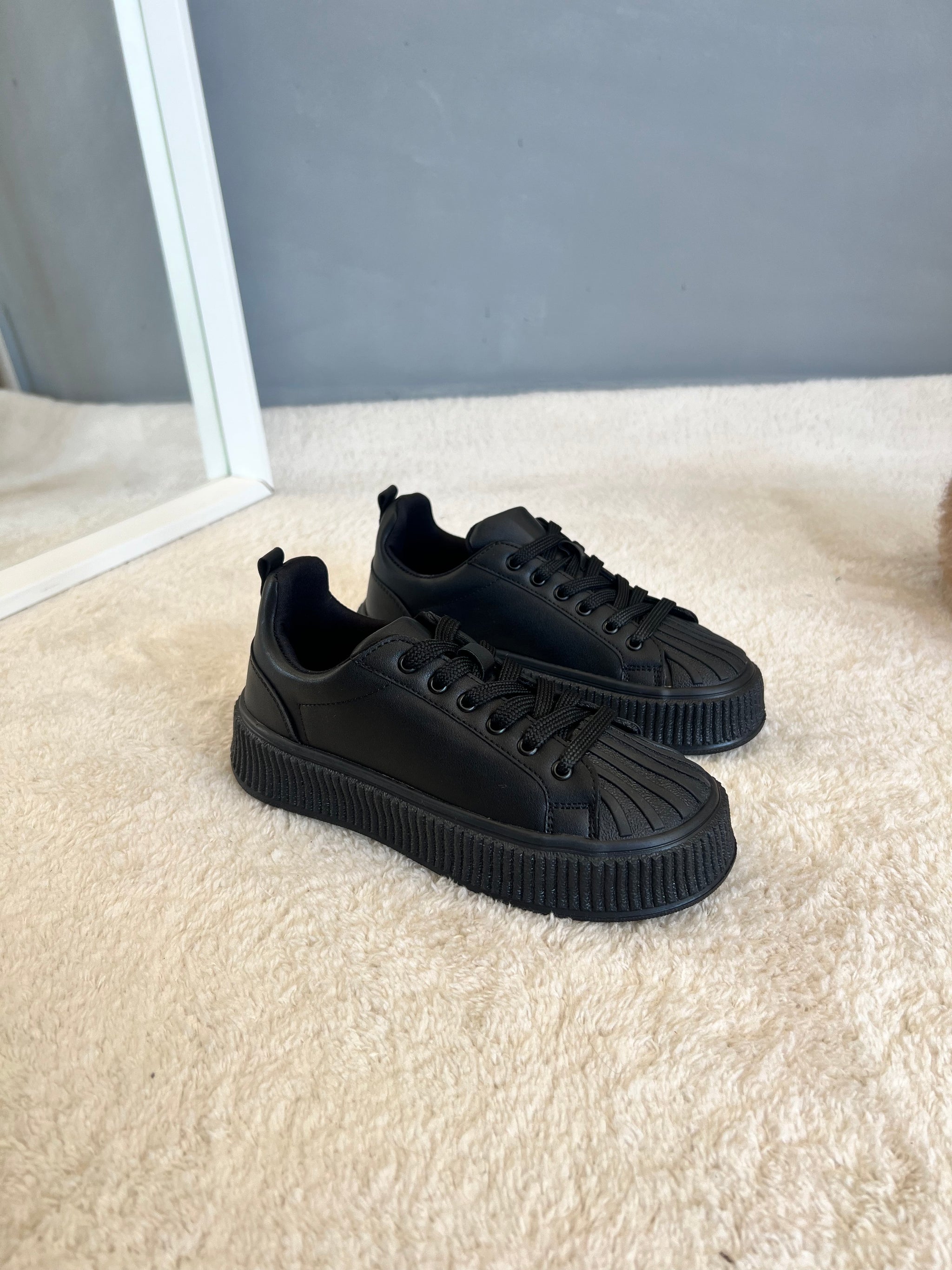 Nigra Siyah Deri Sneakers