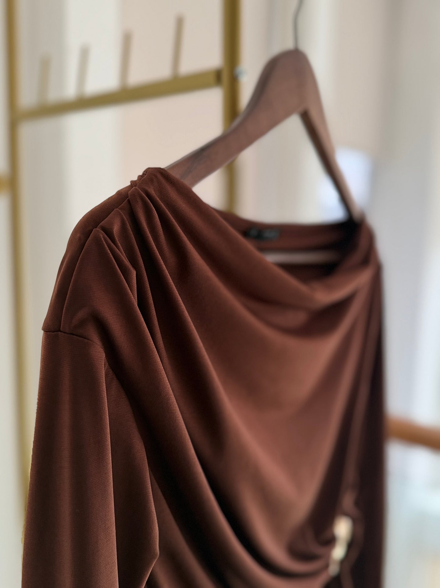 Kayık Yaka Kahve Gold Tokalı Bluz