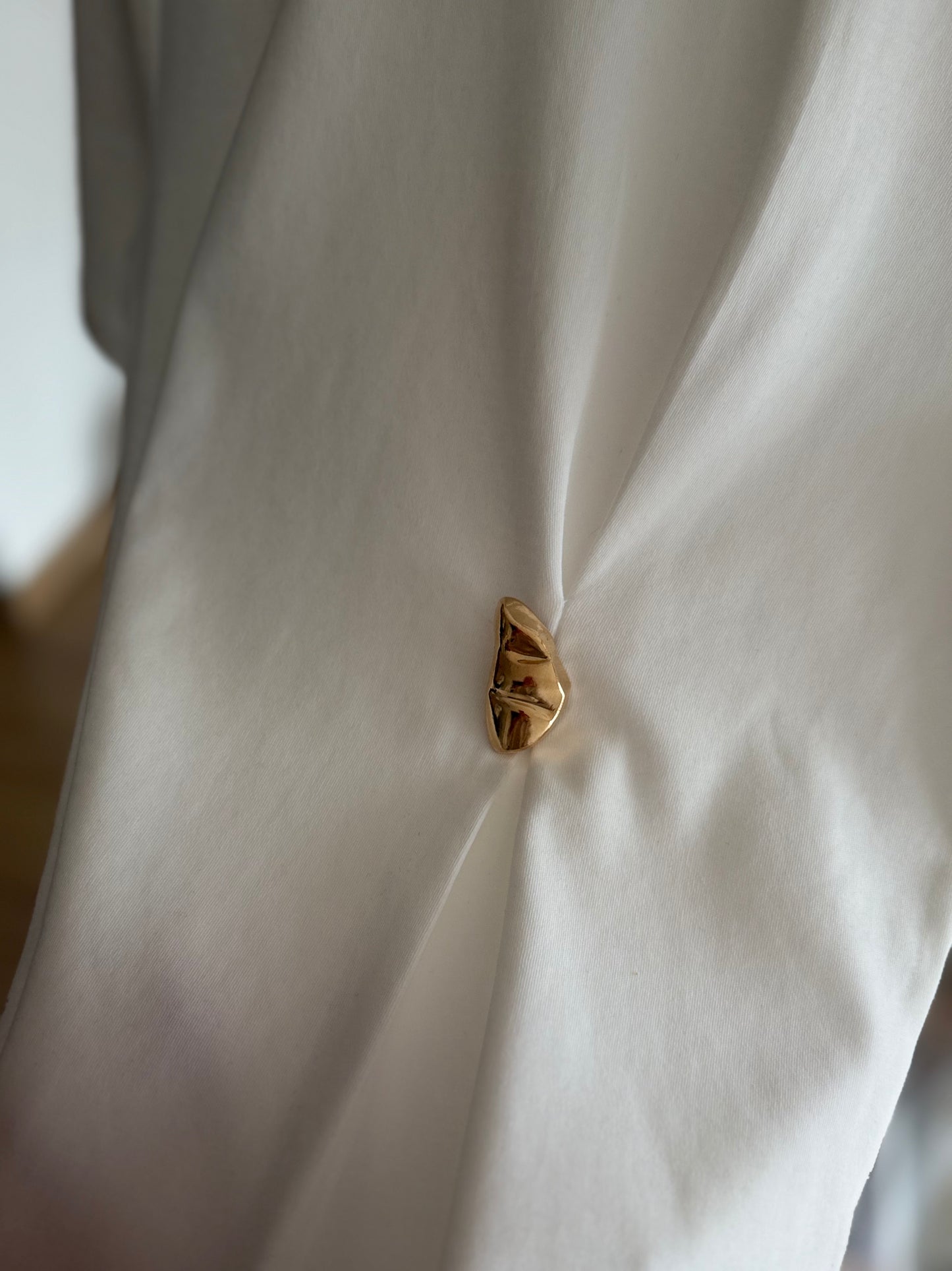 Beyaz %100 Pamuk Gold Tokalı Tshirt