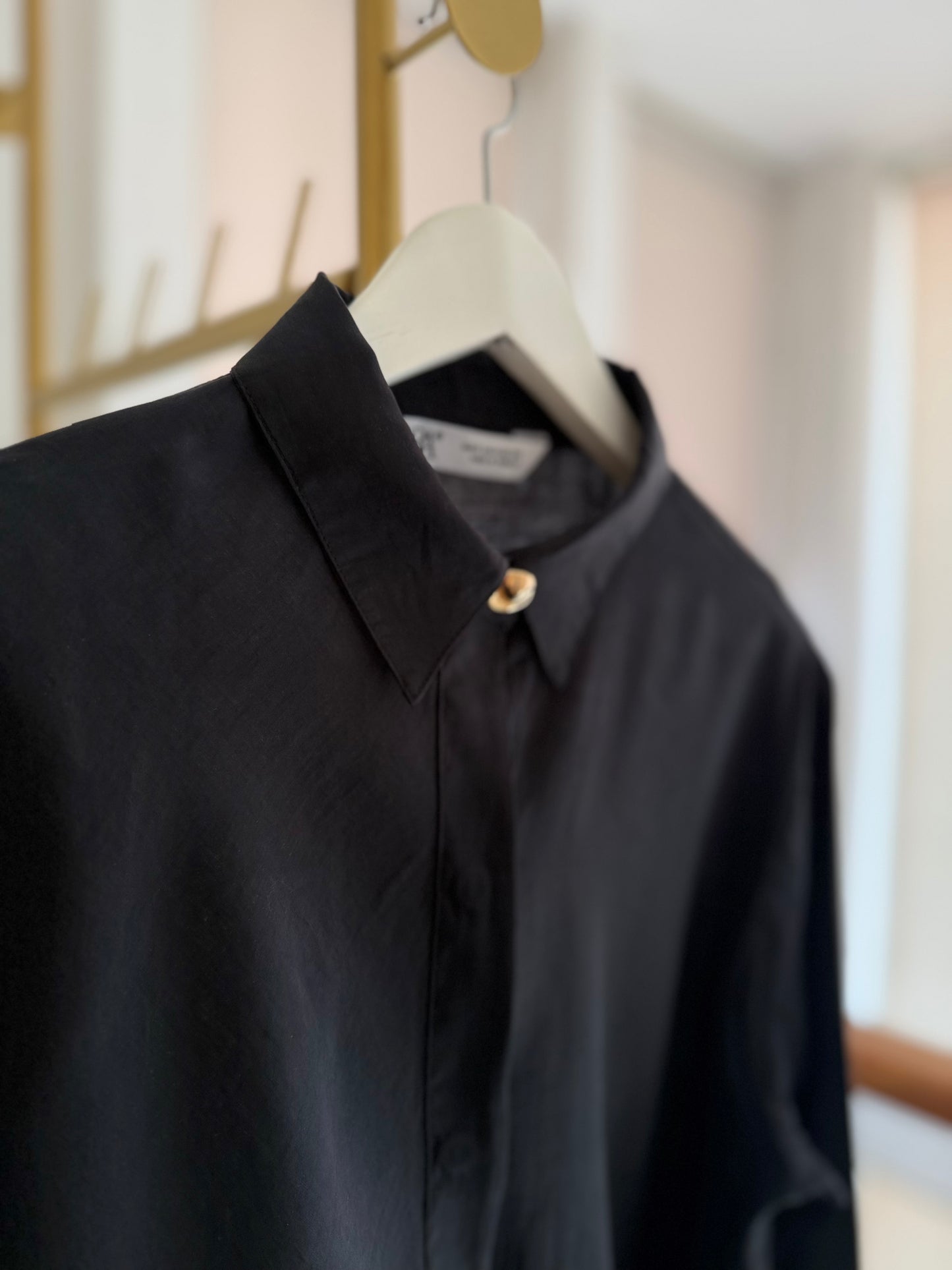 Gold Detaylı Premium Pamuklu Tencel Siyah Gömlek