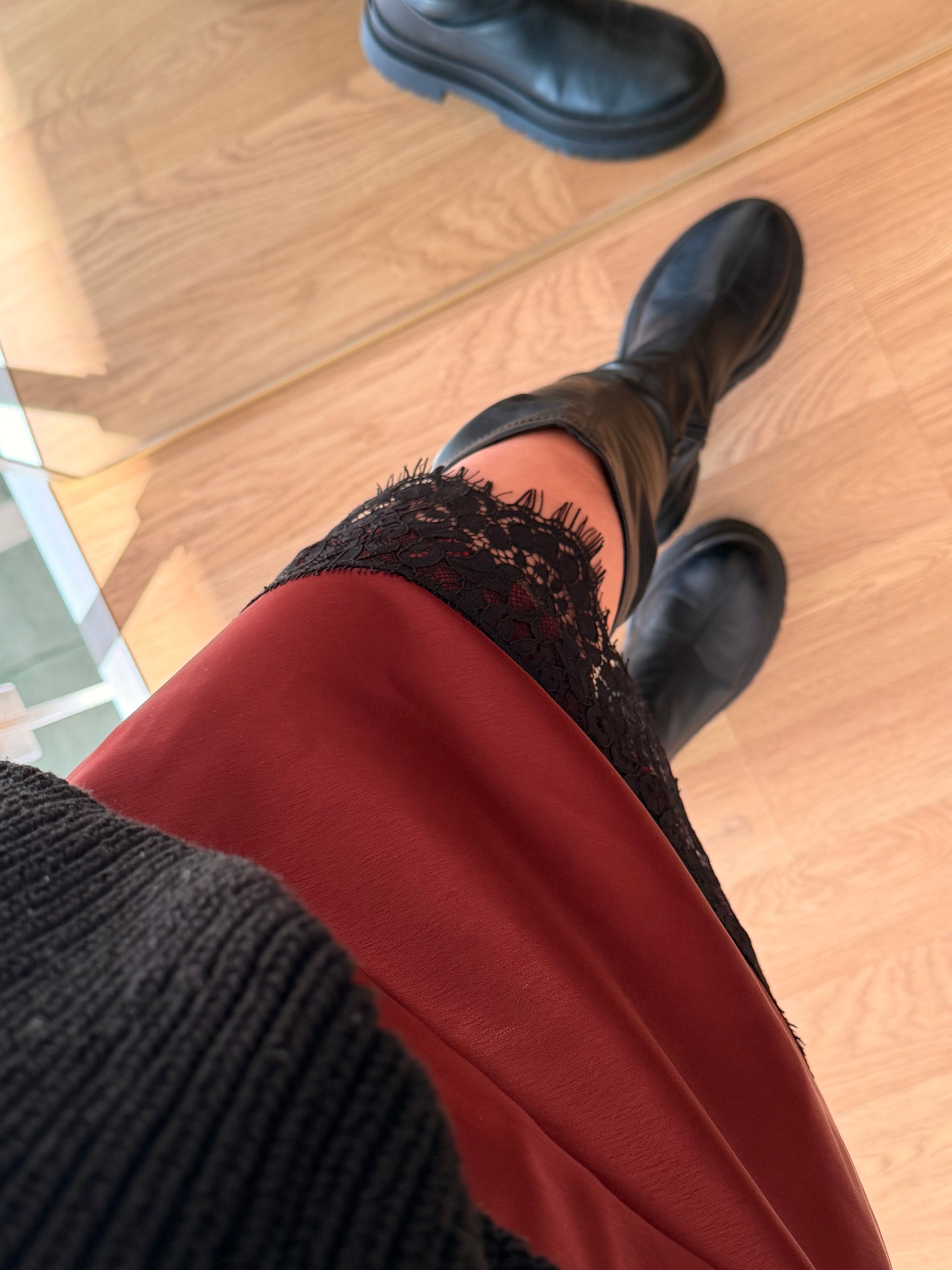 Saten Mürdüm Mini Etek Dantel Detaylı