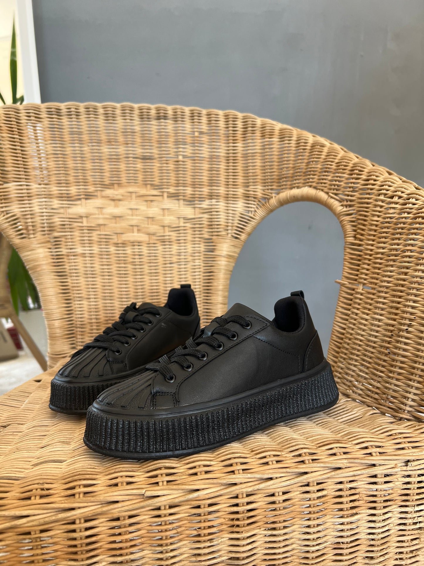 Nigra Siyah Deri Sneakers