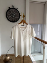 Beyaz V Yaka Flower Boncuk İşleme Tshirt