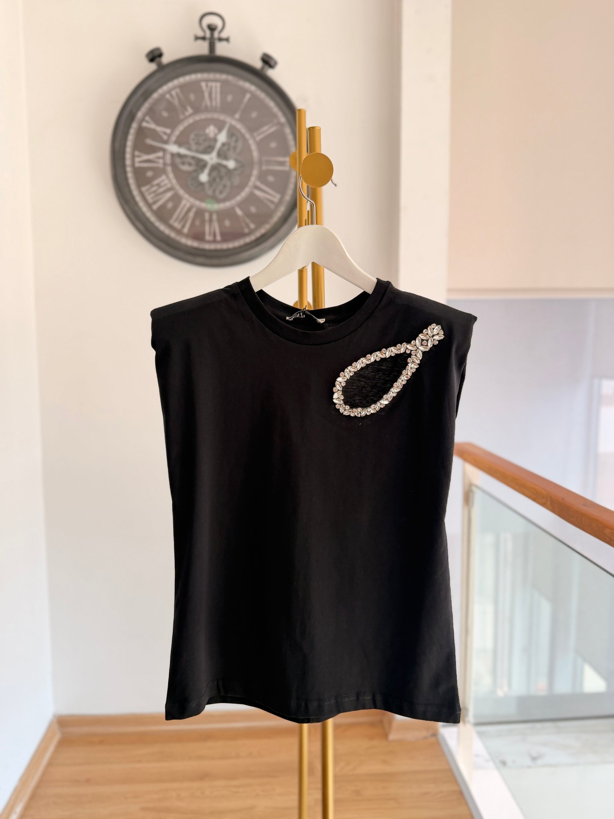 Taş Dekolte Detaylı Siyah Bluz&Tshirt