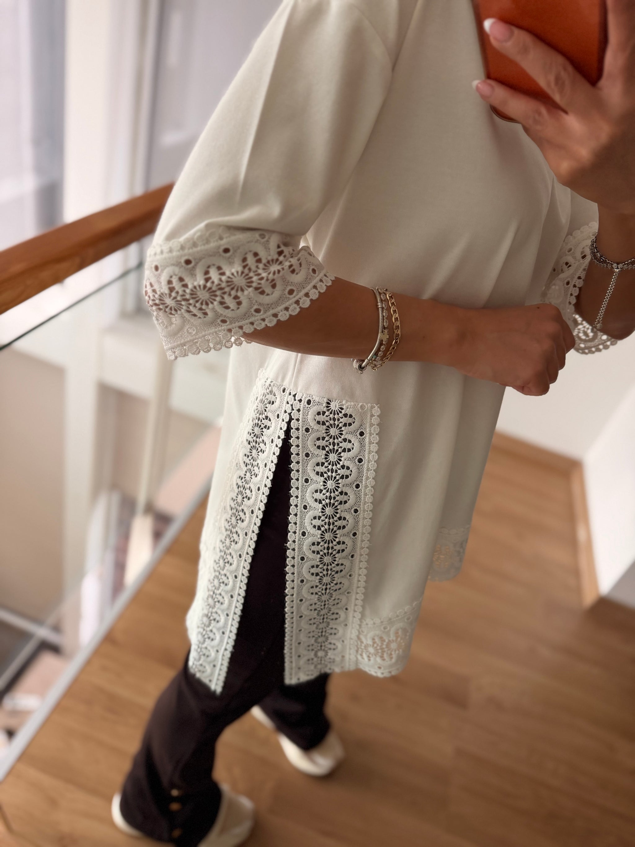 Asimetrik Güpür Detaylı Beyaz Bluz&Tshirt