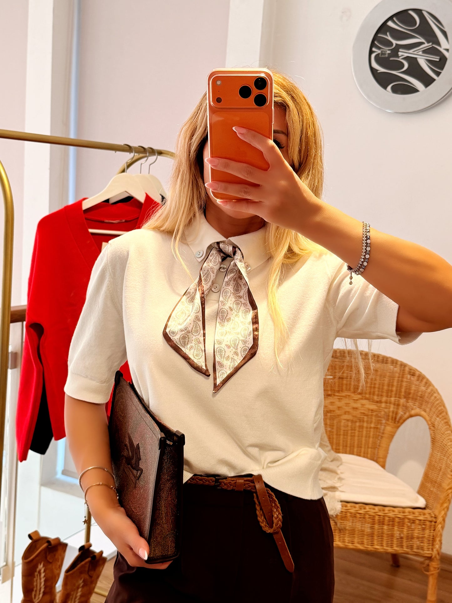 Ekru Saten Fularlı Kısa Kol Kadın Kazak