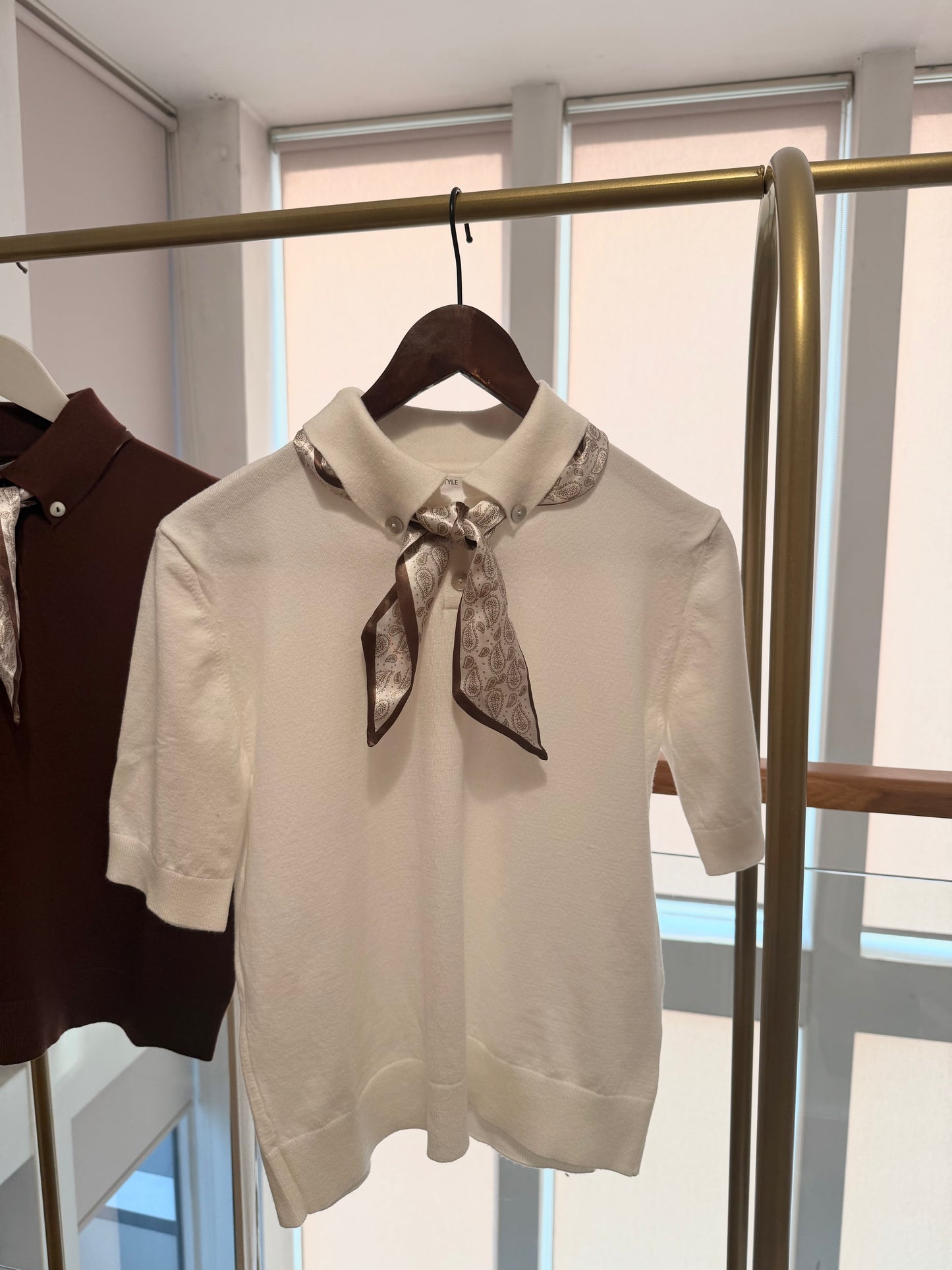 Ekru Saten Fularlı Kısa Kol Kadın Kazak