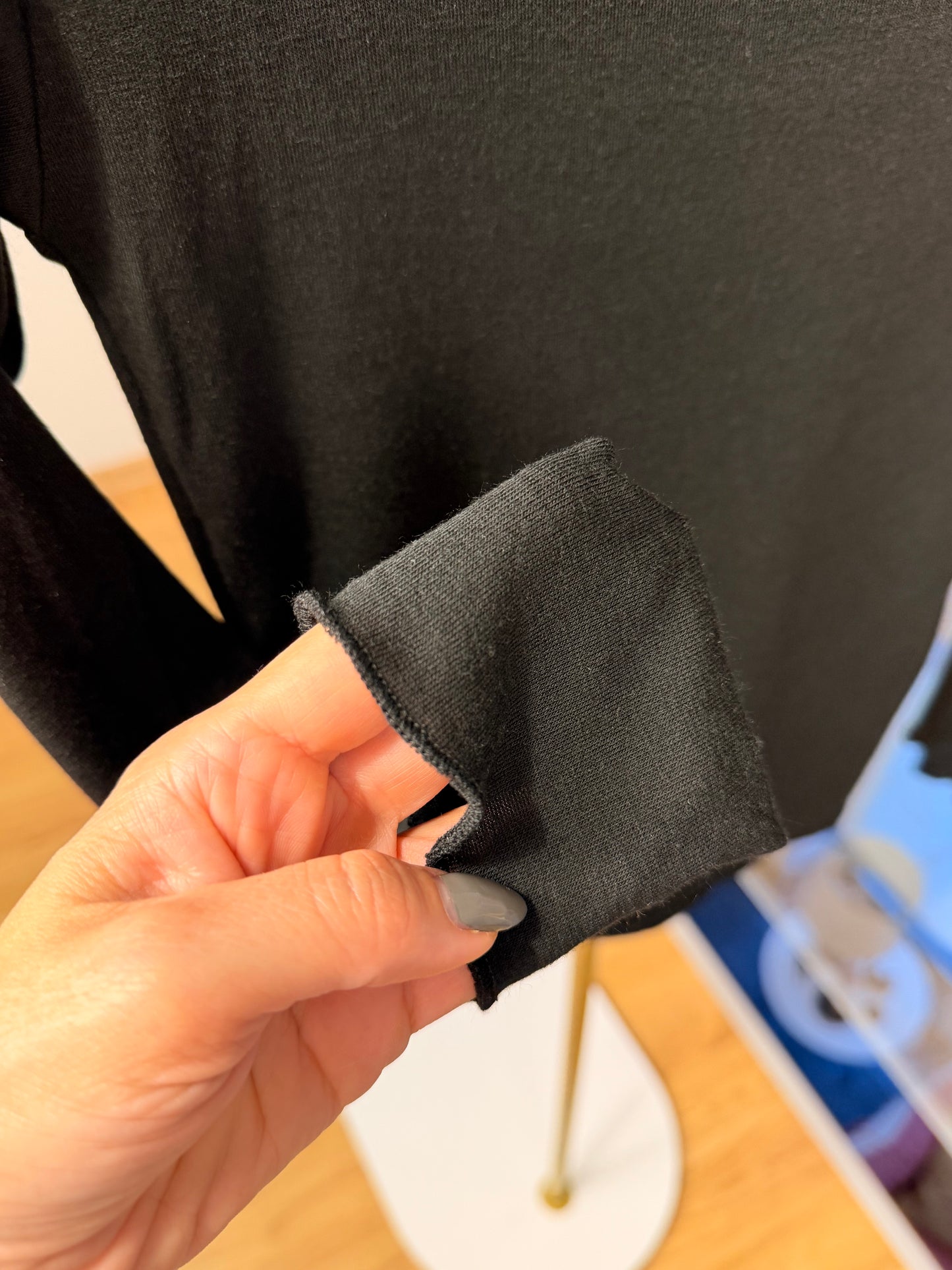 Kayık Yaka Hafif Siyah Bluz