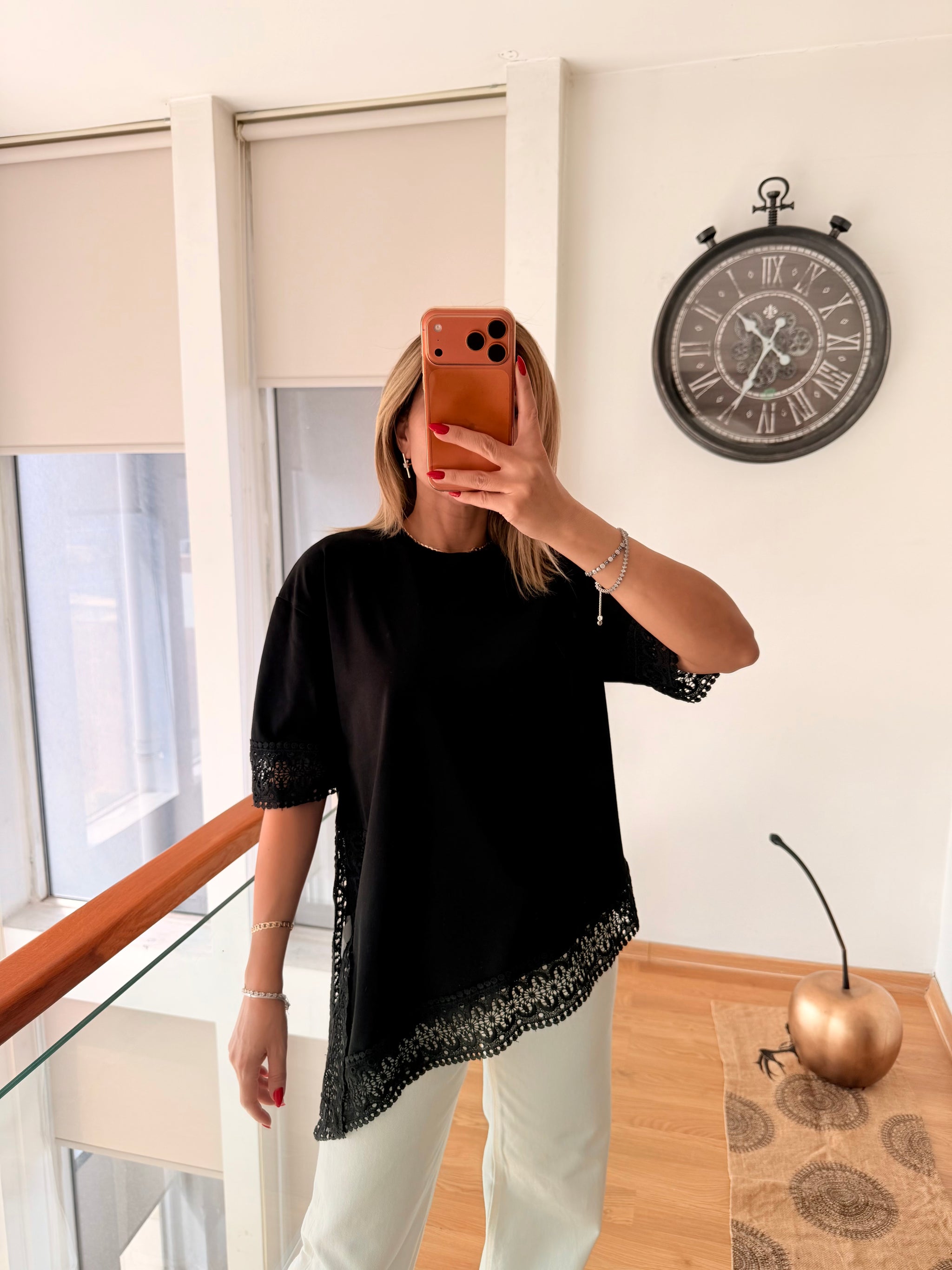 Asimetrik Güpür Detaylı Siyah Bluz&Tshirt