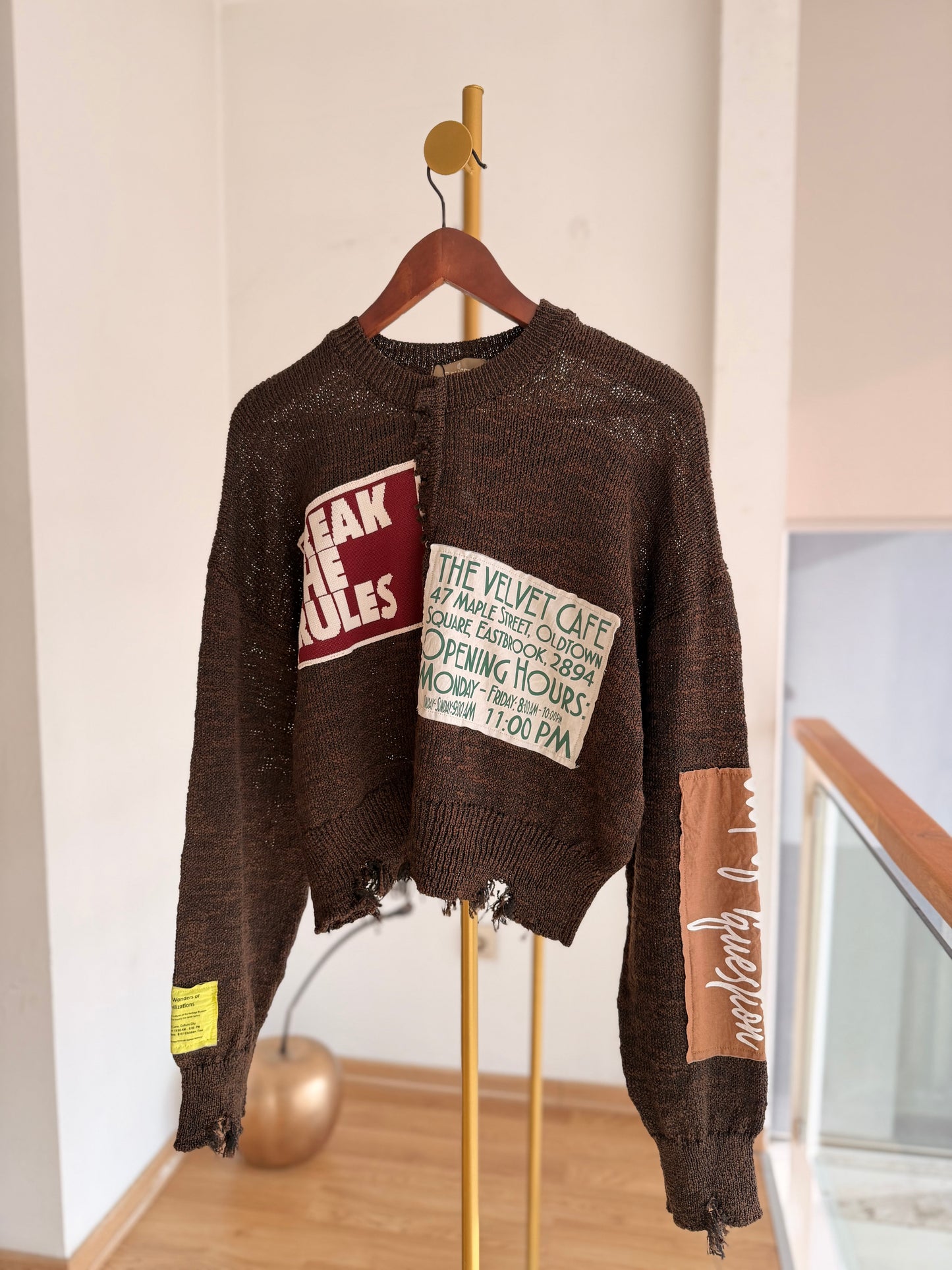 Slogan Jakarlı Patch'li Acı Kahve Tasarım Triko