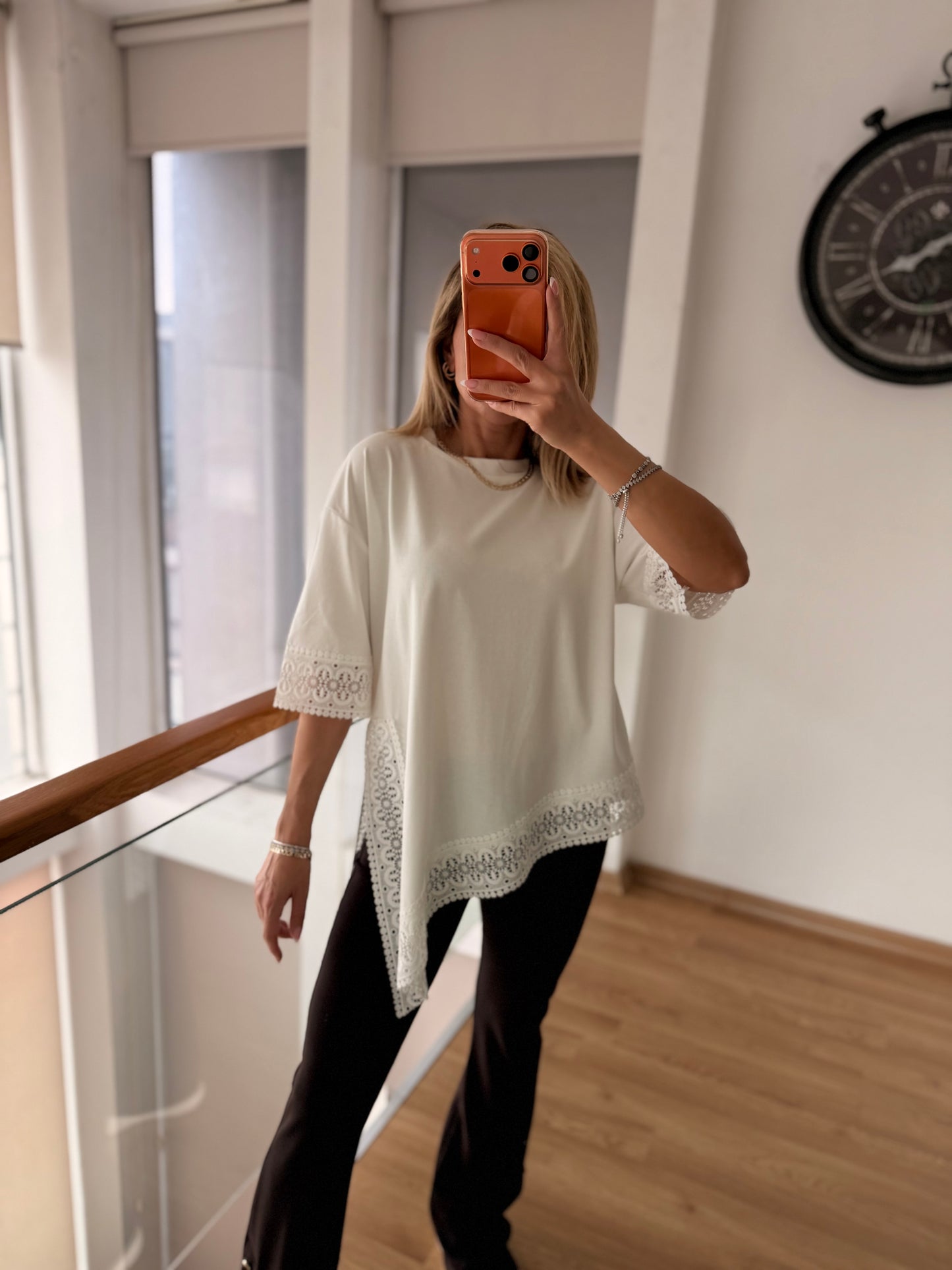 Asimetrik Güpür Detaylı Beyaz Bluz&Tshirt
