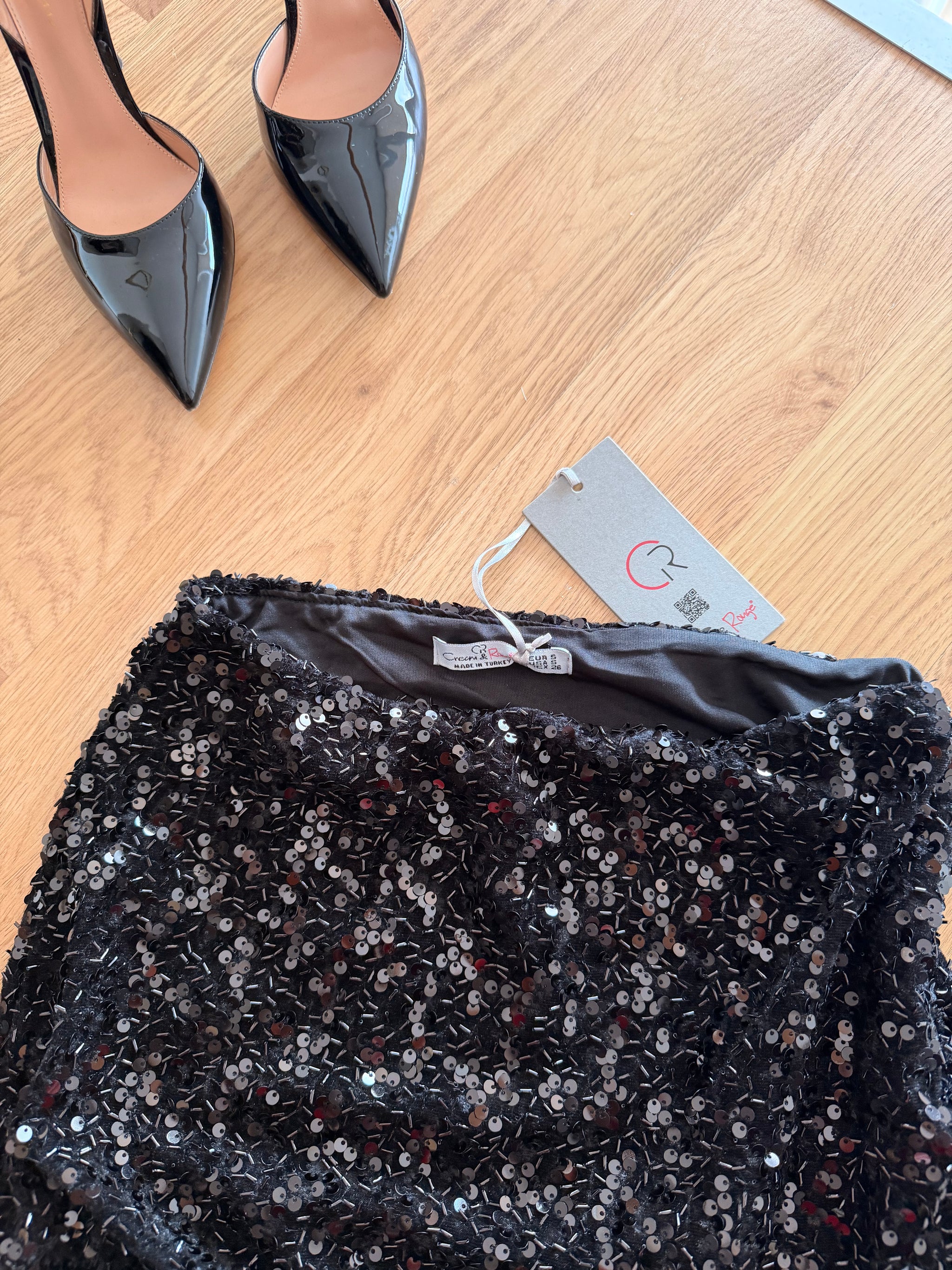 Payetli Siyah Mini Dar Etek