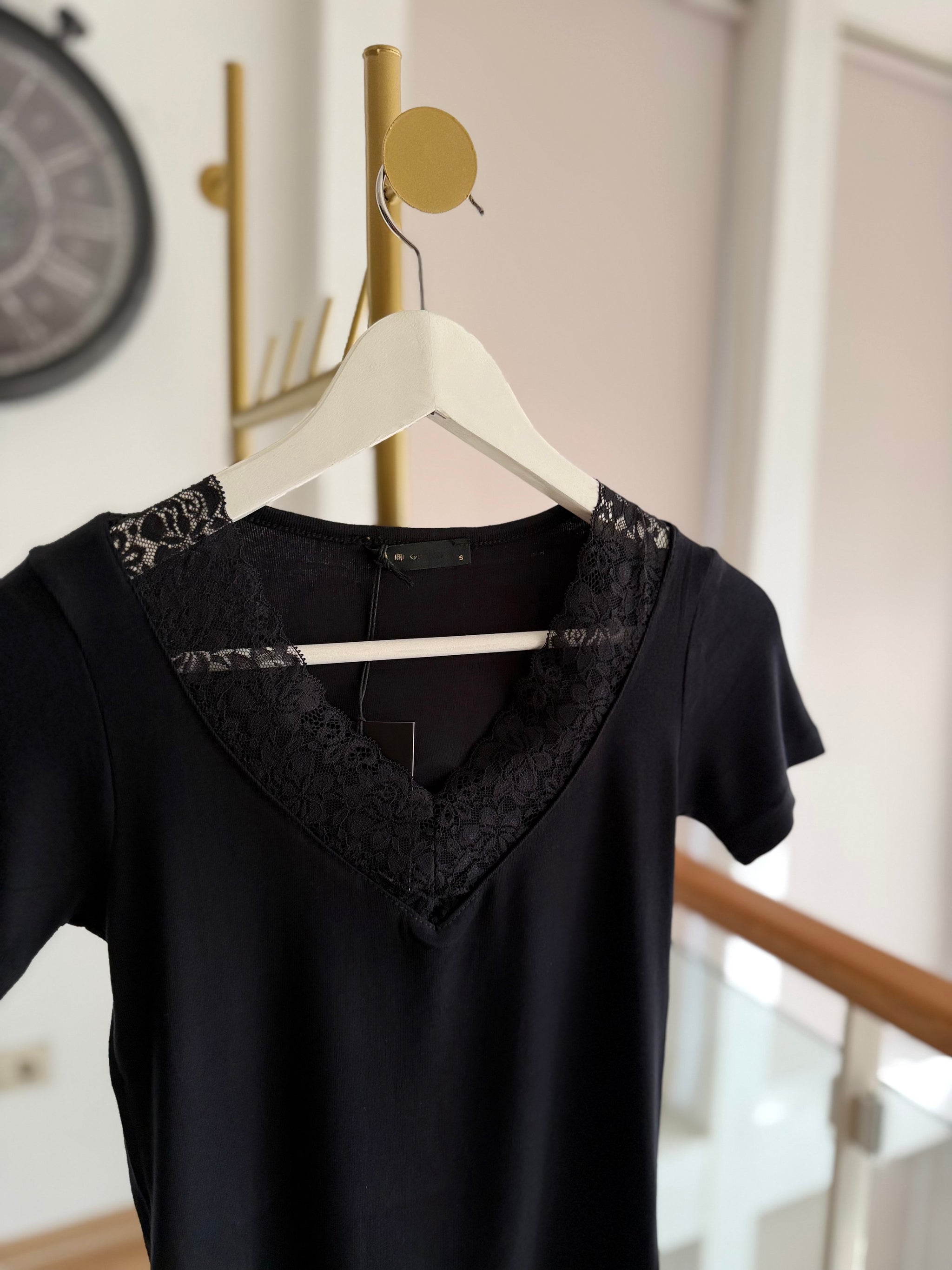 Siyah V Dantel Yaka Tshirt