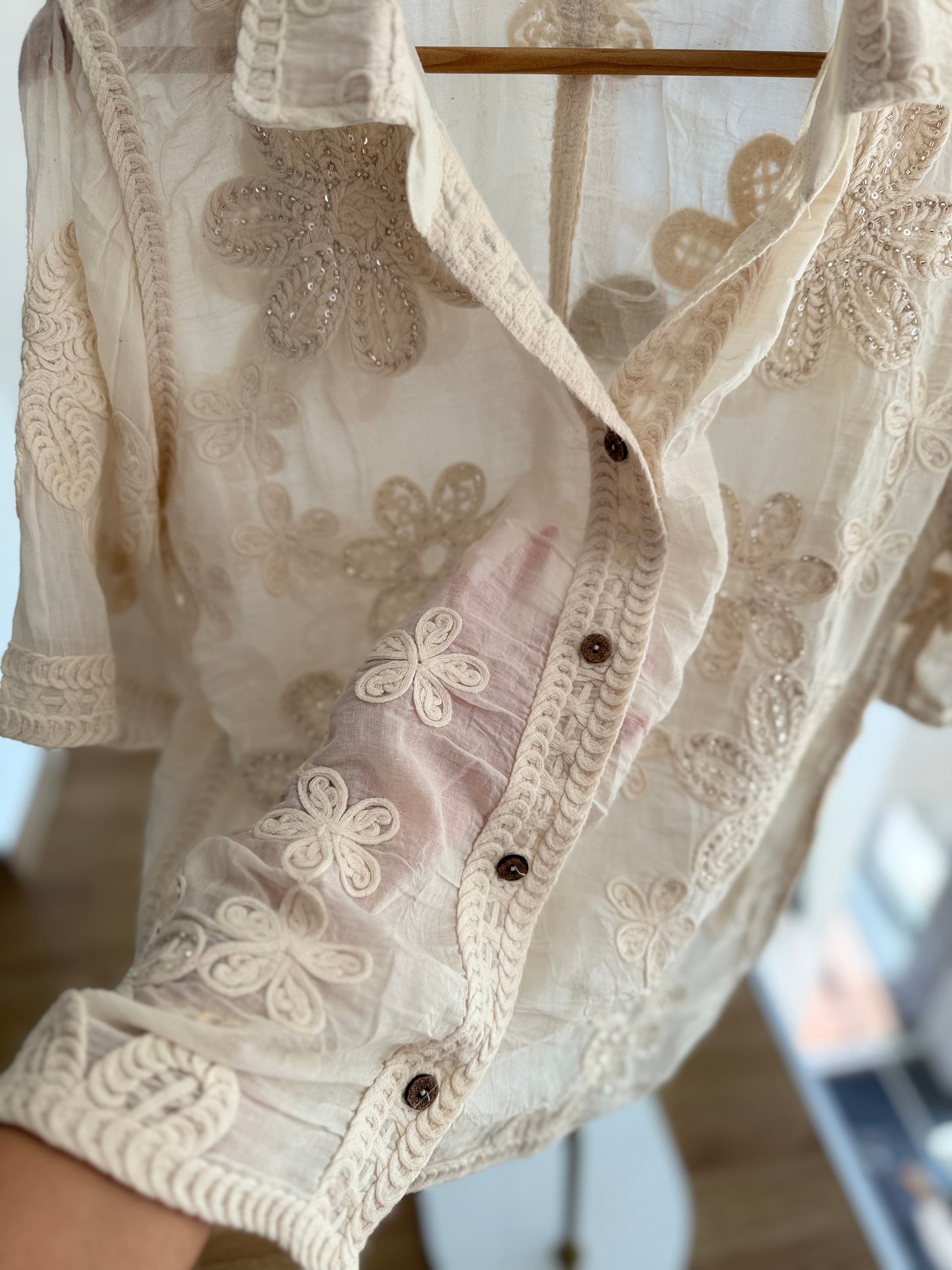 İthal Premium İşlemeli Ekru Gömlek