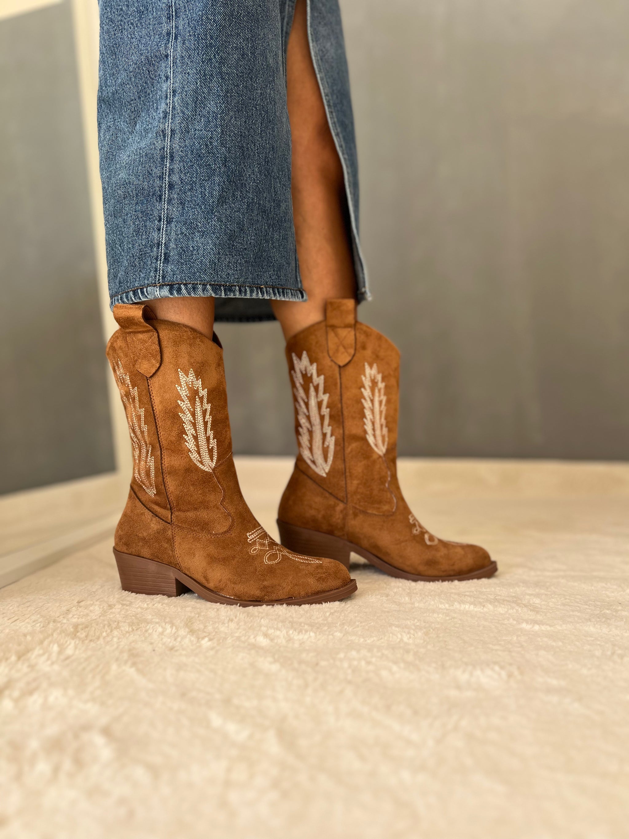 MOANA İŞLEMELİ SÜET KOVBOY ÇİZME TABA