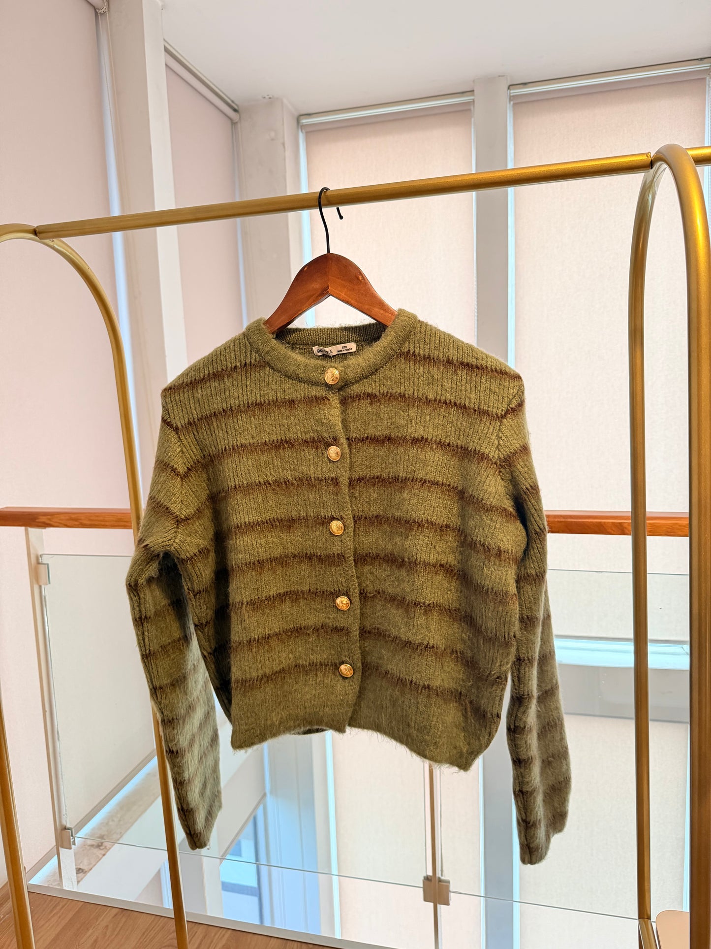 Pastel Yağ Yeşili Gold Düğmeli Hırka